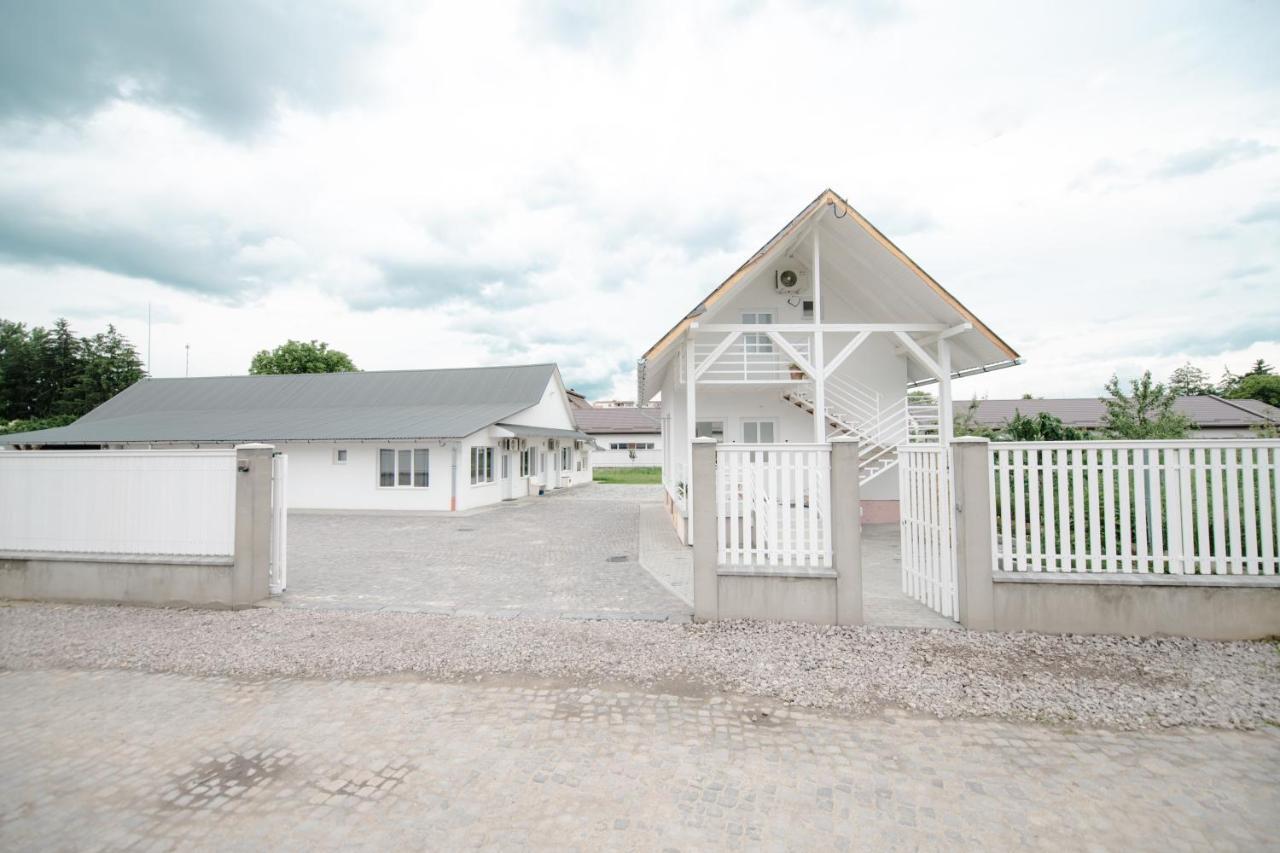 Pixel Guesthouse Tîrgu Secuiesc Dış mekan fotoğraf